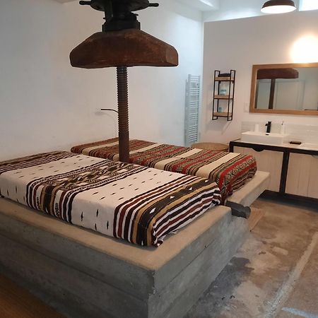 Dormir Au Pressoir Montagnieu  Экстерьер фото