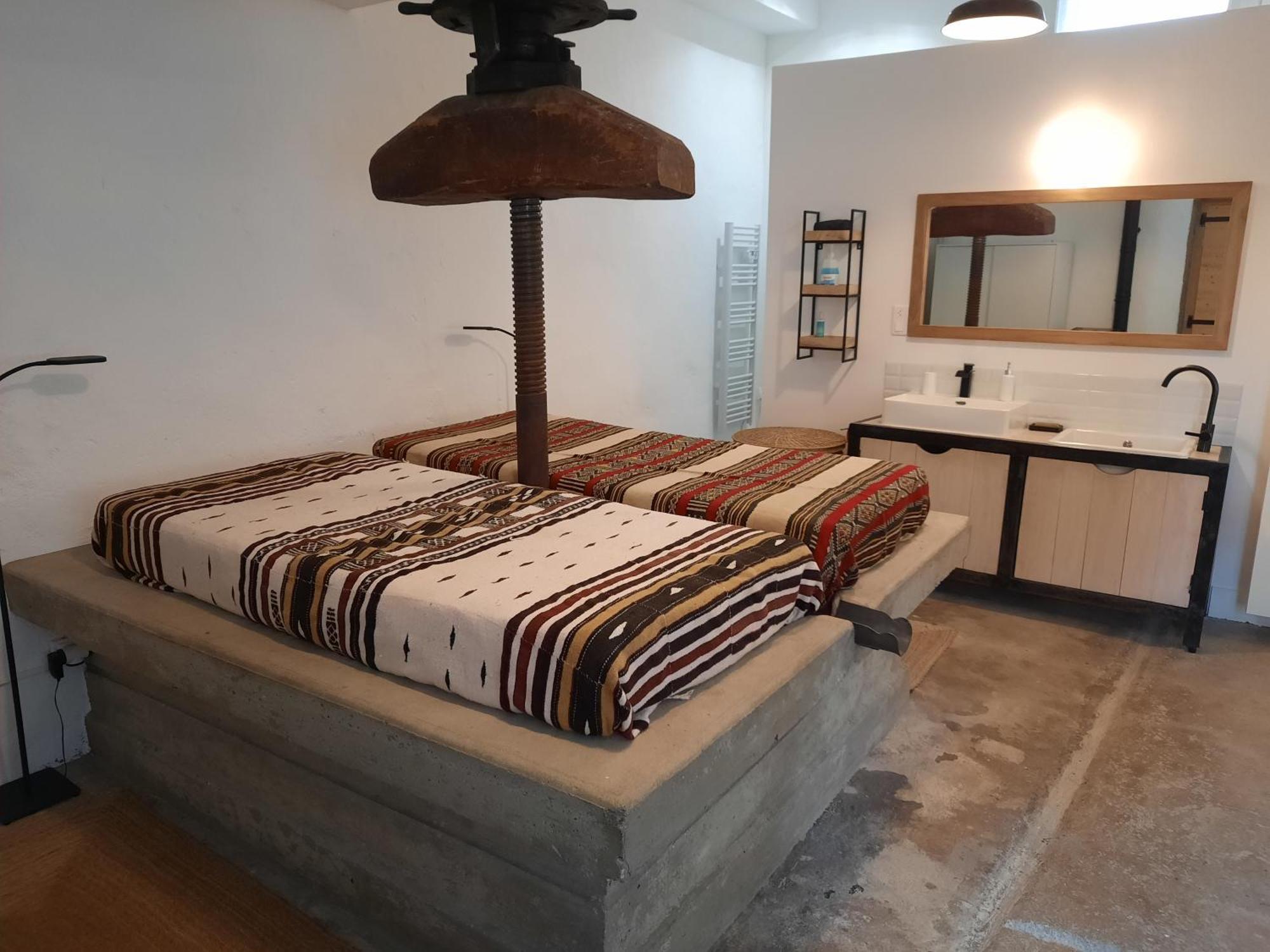 Dormir Au Pressoir Montagnieu  Экстерьер фото
